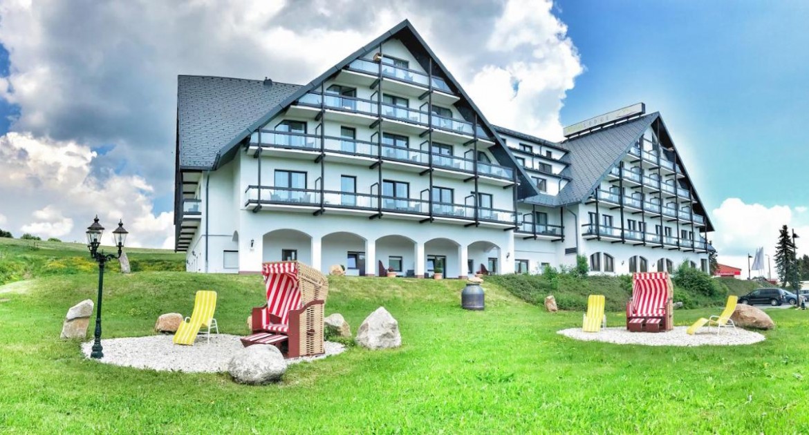 Romantik im Erzgebirge: 2 Nächte Classic Zimmer für Zwei mit Halbpension Wein & Pralinen im 4* Alpina Lodge Hotel Oberwiesenthal 179 €