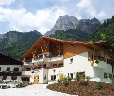 Südtirol: 3 Tage/F für 2 Erwachsene und bis zu 2 Kinder (bis 7 Jahre) im Standard-DZ inkl. Wellnes im Hotel Argentum Gossensass für 99€ Südtirol: 3 Tage/F für 2 Erwachsene und bis zu 2 Kinder (bis 7 Jahre) im Standard-DZ inkl. Wellnes im Hotel Argentum Gossensass für 99€