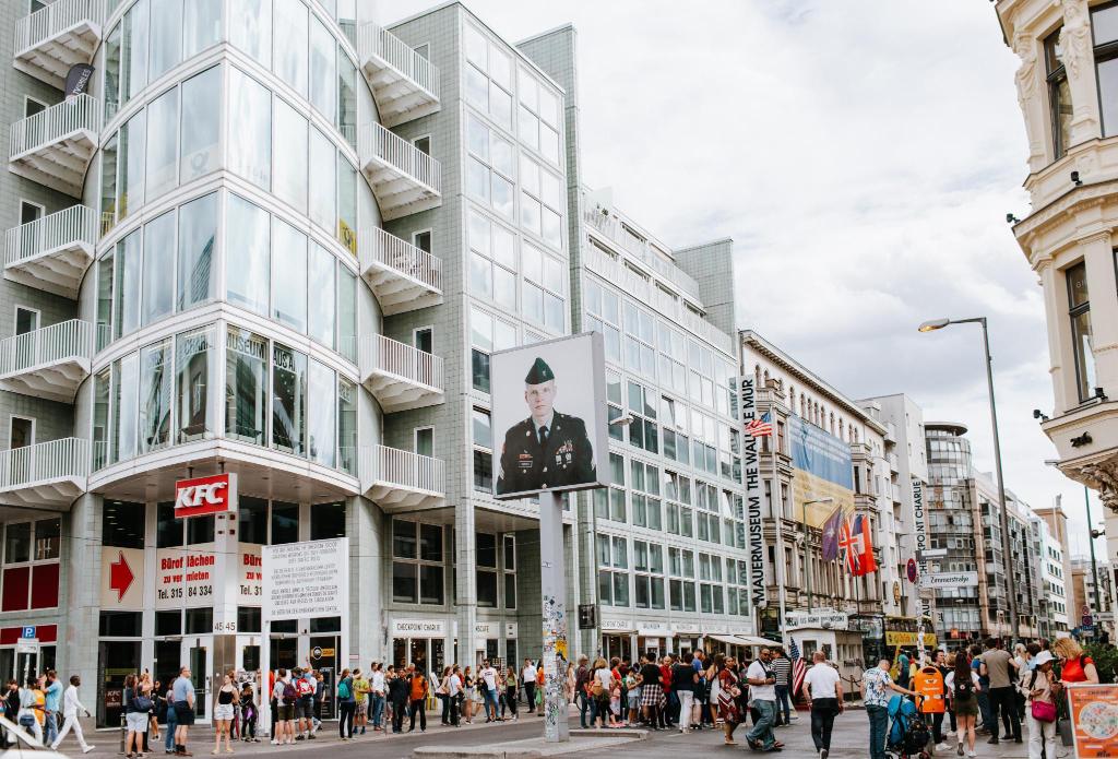 Berlin Mitte: 2 Nächte für Zwei im DZ  Hotel Gat Point Charlie Berlin Saison A 275 €